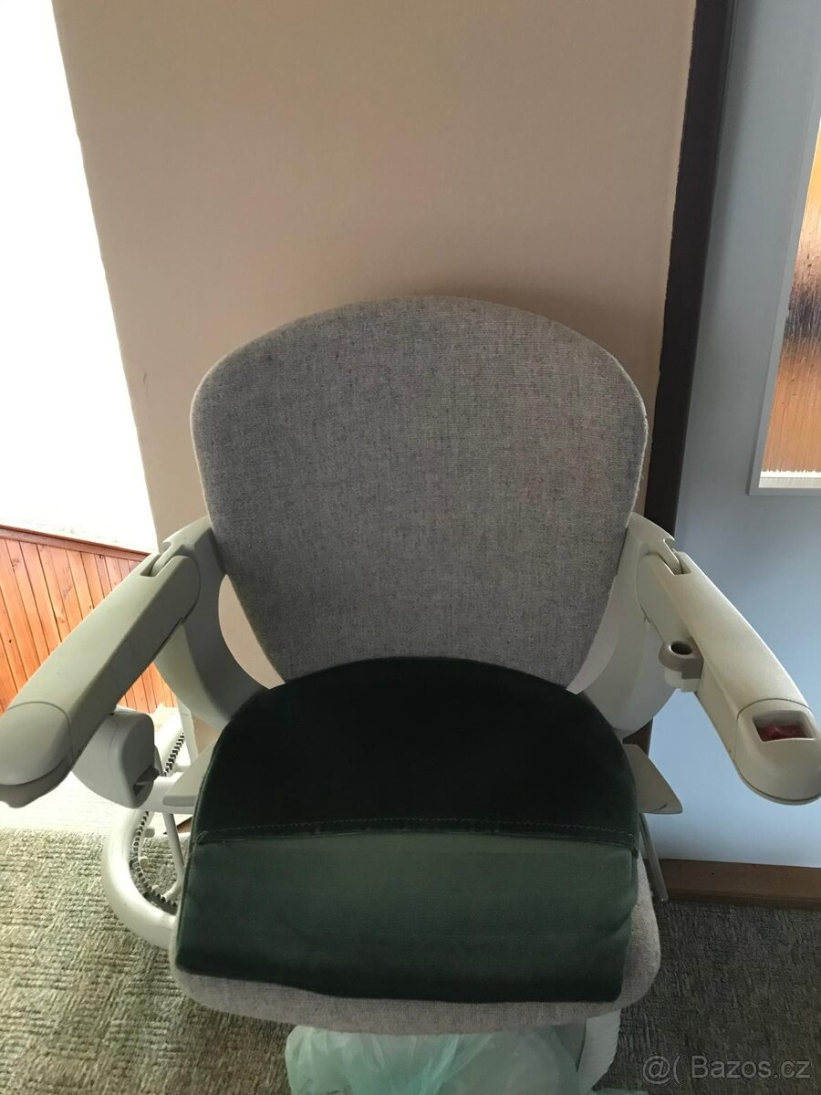 invalidní sedačkový výtah - 2