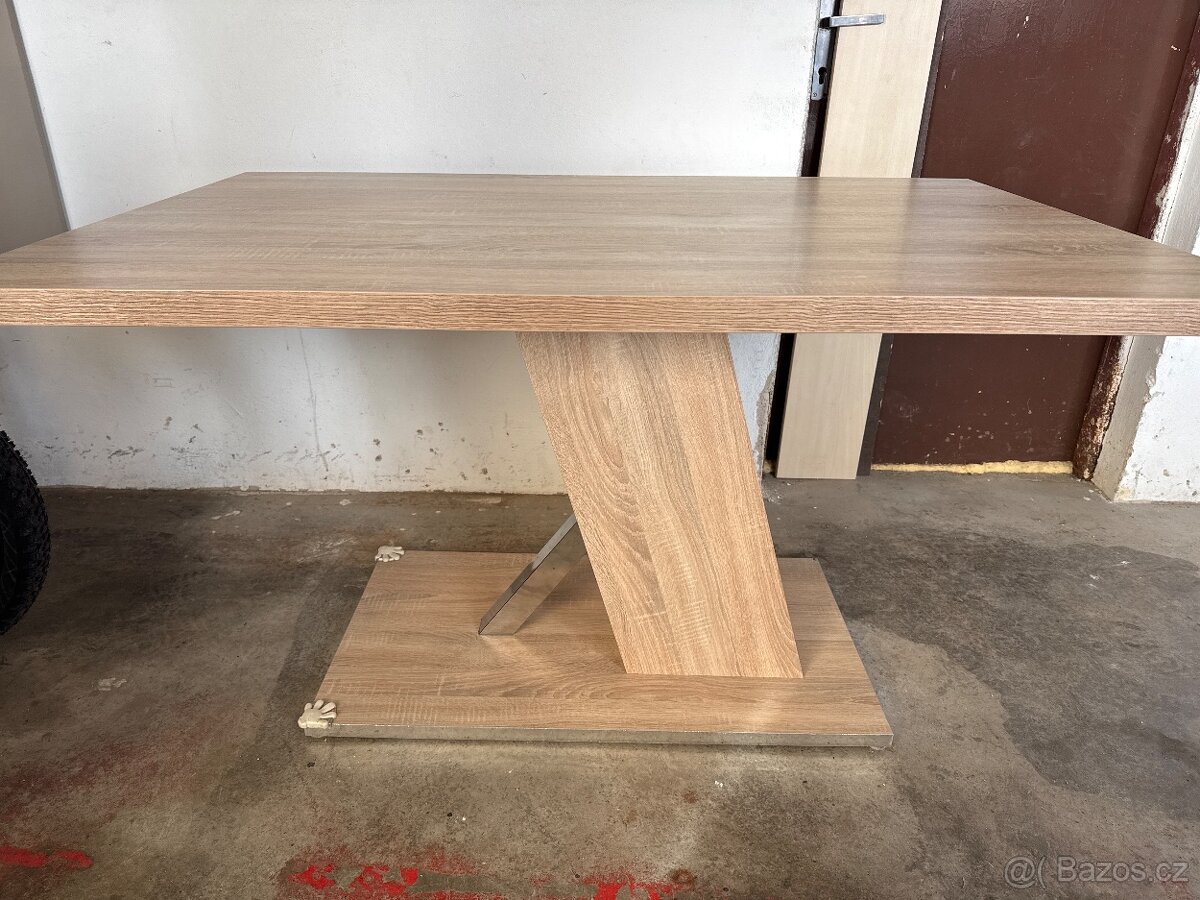 Jídelní stůl - 2