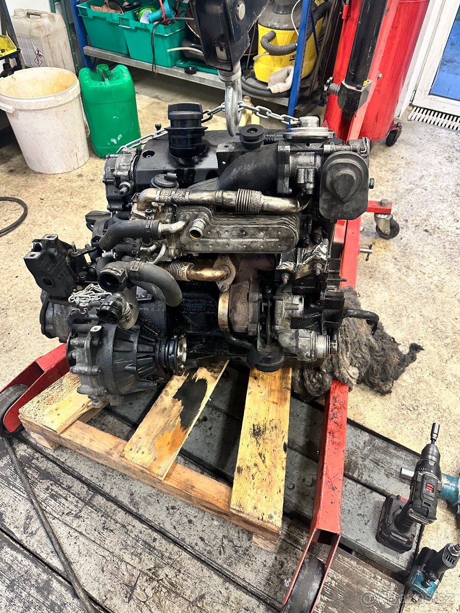 AVQ- motor, díly - 2