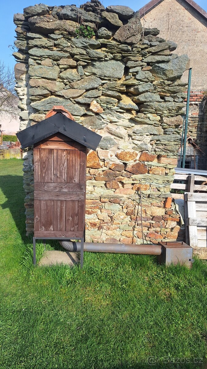 Dřevěná udírna - 2