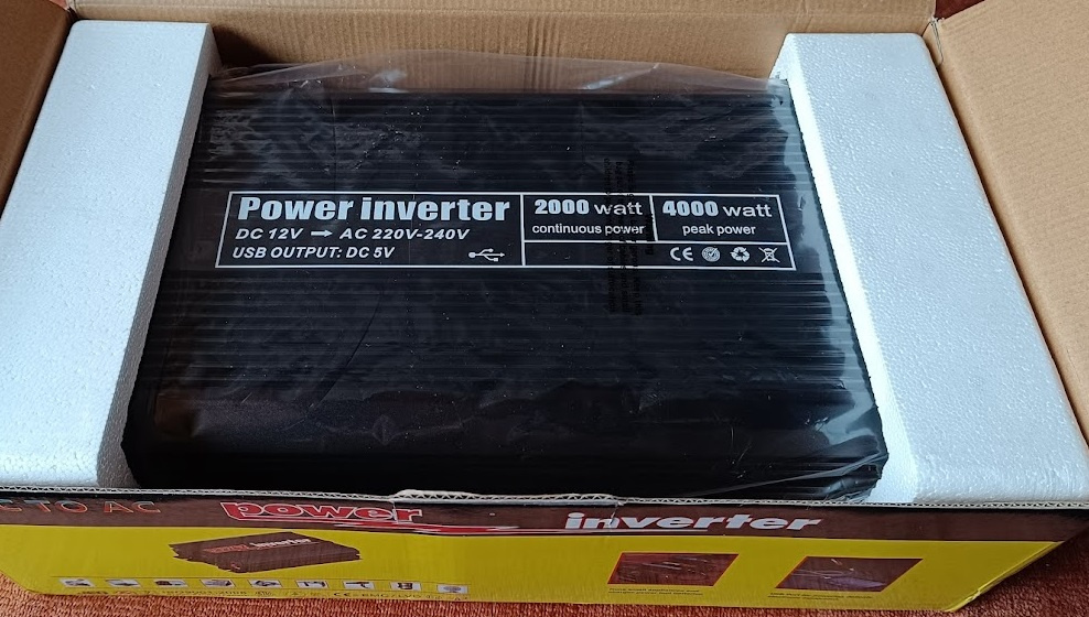 Měnič napětí 8104U, 12V/220V, 2000 W - 2