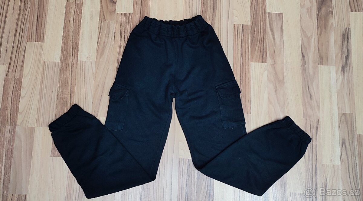 Dívčí černé tepláky, vel. 14+ - 2