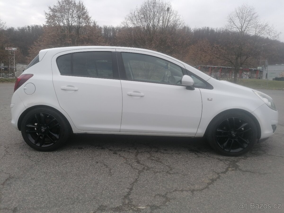 OPEL CORSA 1,4 16V 74kW SPORT - 2