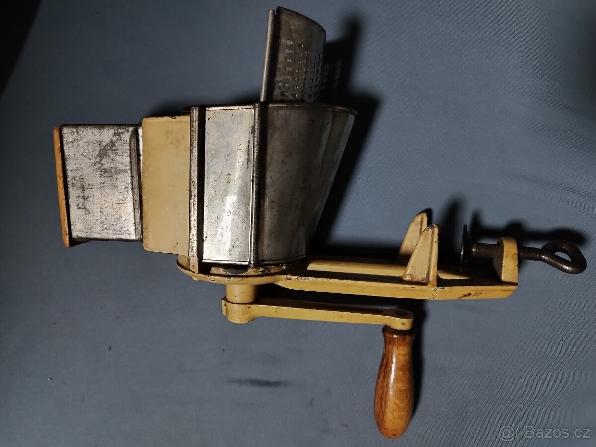 RETRO PORKERT kuchyňský mlýnek po babičce 60.léta - 2