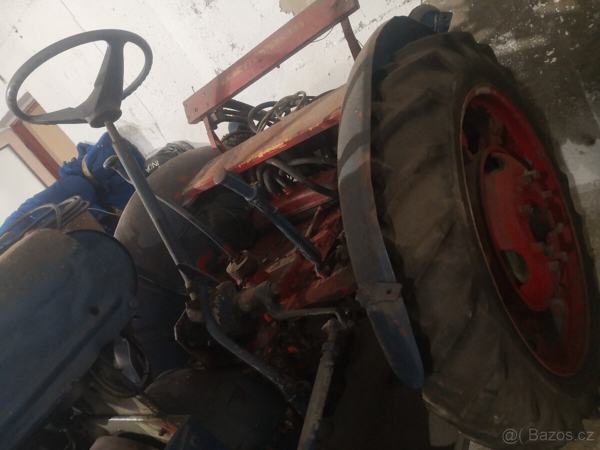 Prodám starý traktor Slavia - 2