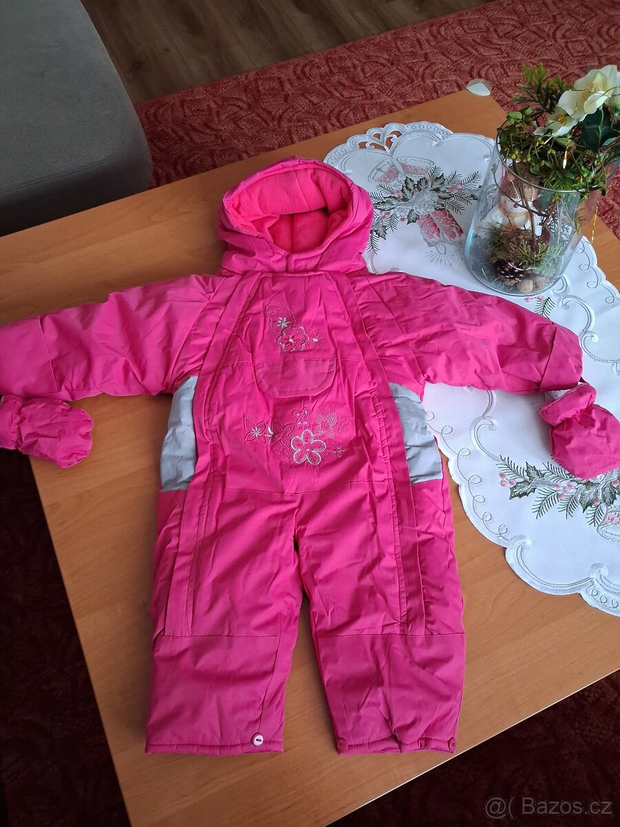 Dívčí a cĥlapecká kombinéza 9-12měsíců - 2