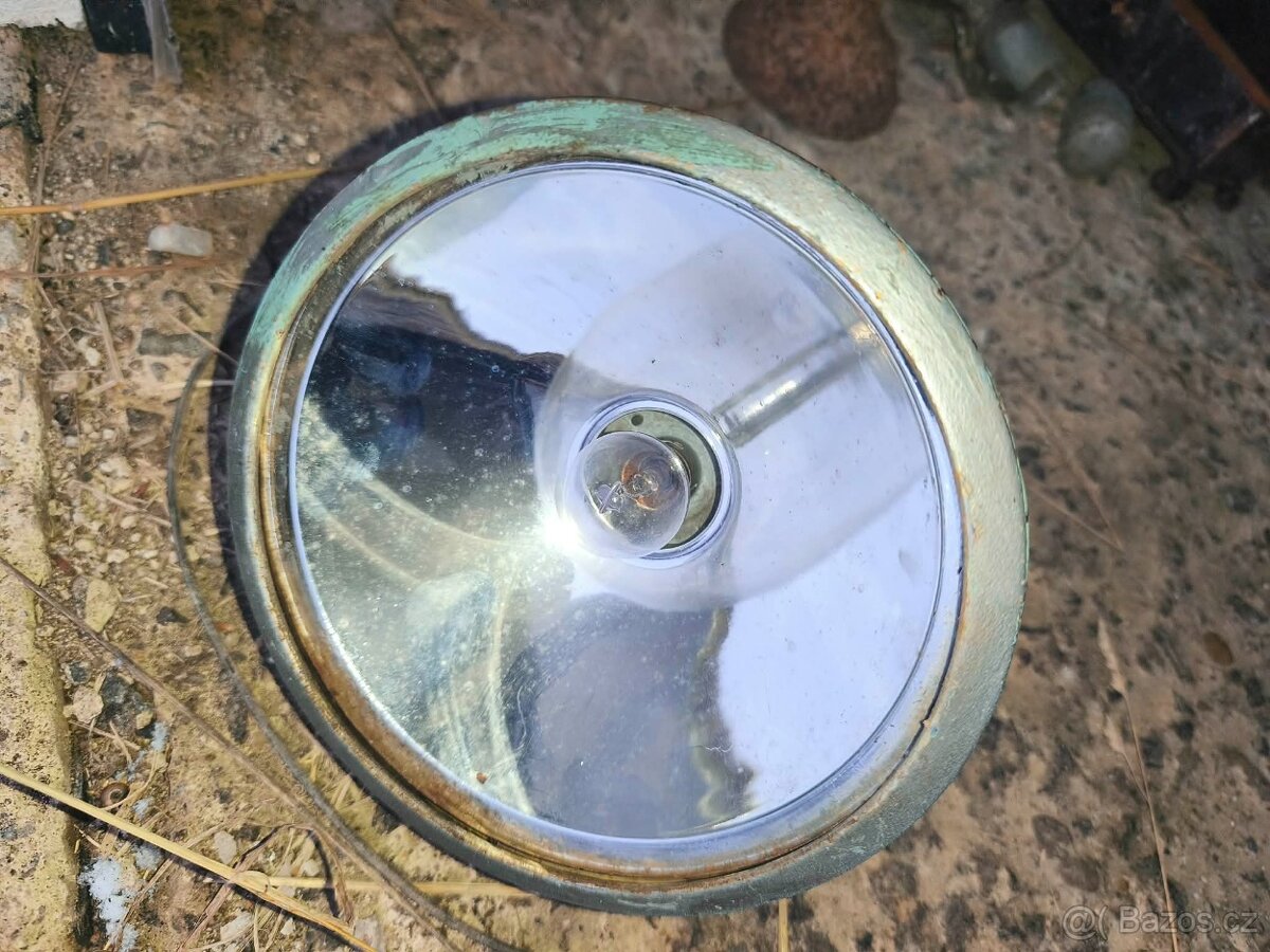 Přední světlo pravděpodobně Opel - 2