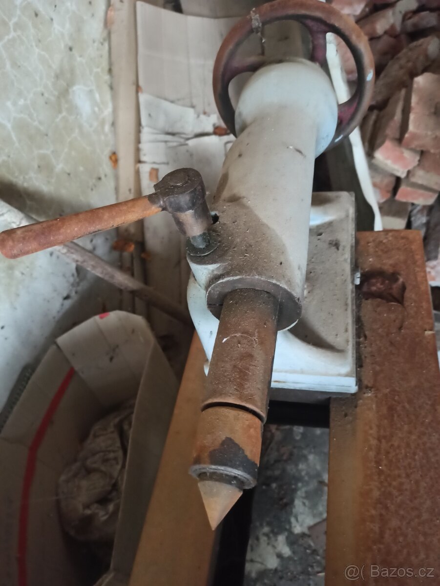 Soustruh hrotový - 2