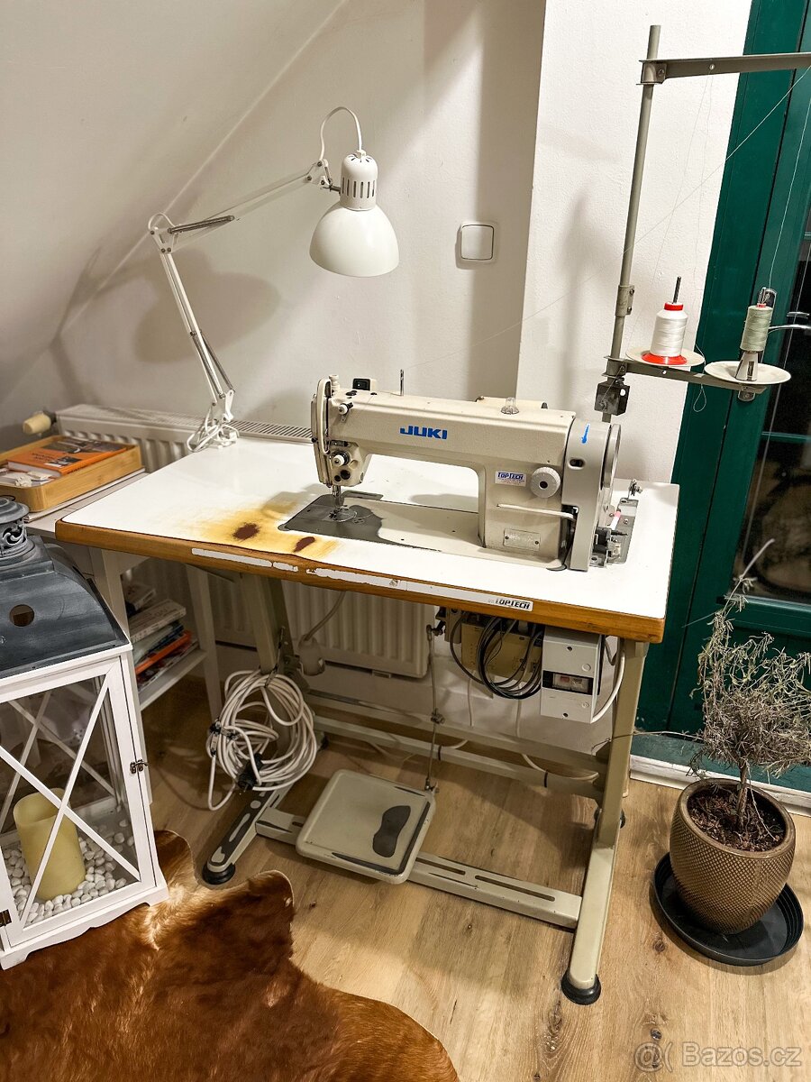 Průmyslový šicí stroj JUKI - 2