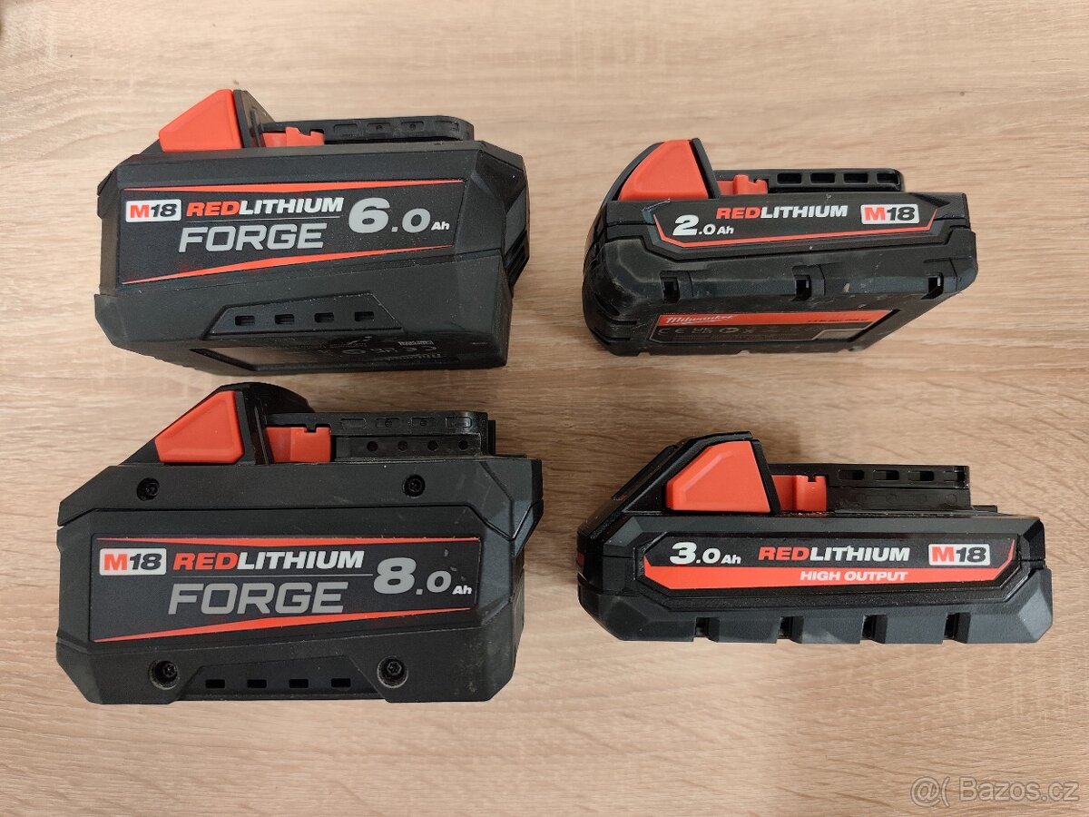 Milwaukee M18 stroje, baterky - 2