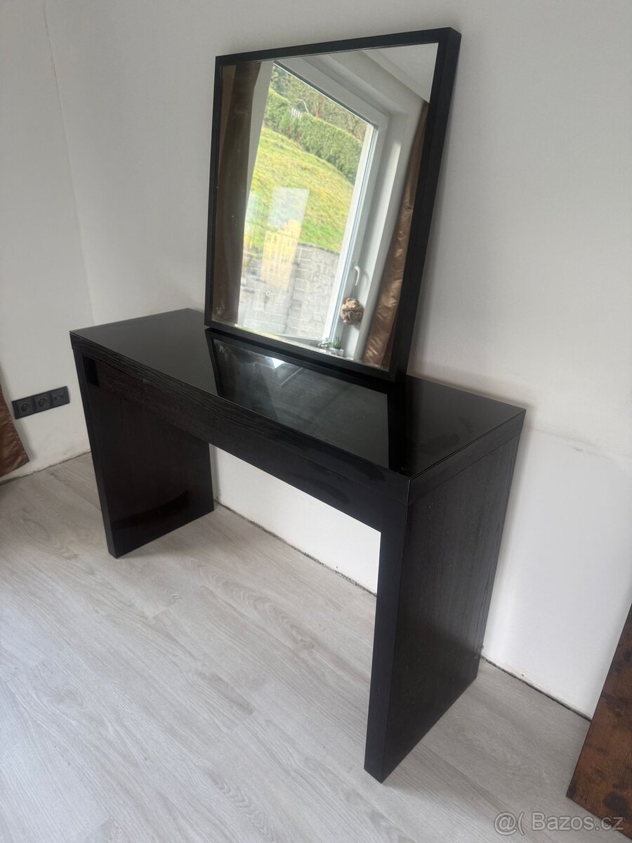 Prodám toaletní stolek ze zrcadlem. - 2