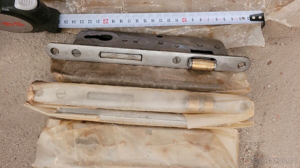 Válečkový zadlabací zámek - 2