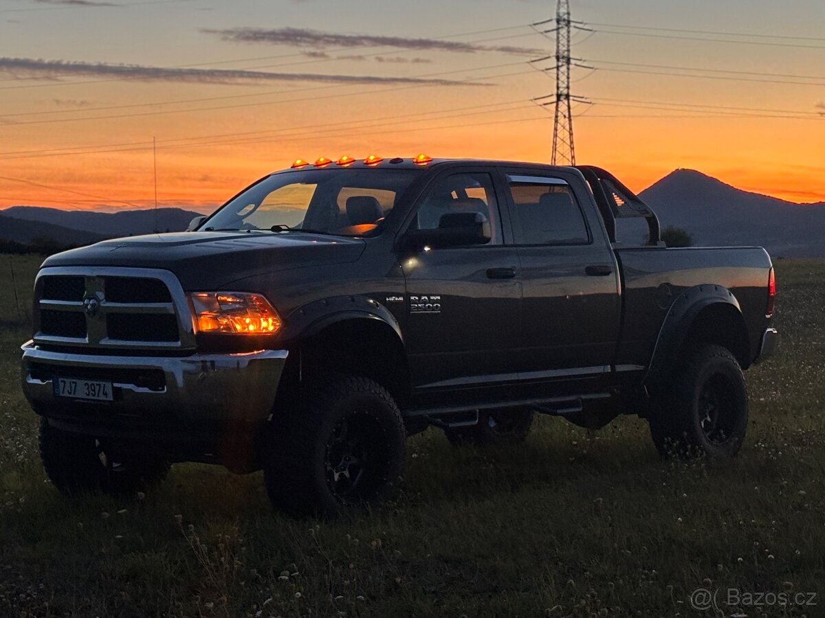 Dodge Ram 2500 6.4 Hemi 2017 4x4 Ram 2500 Crew Cab 6’4” Bed - 2
