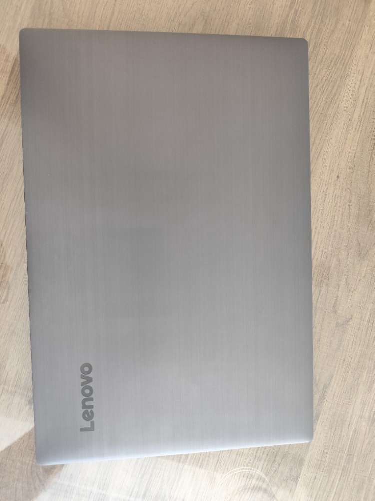 Lenovo V330-15IKB - 2