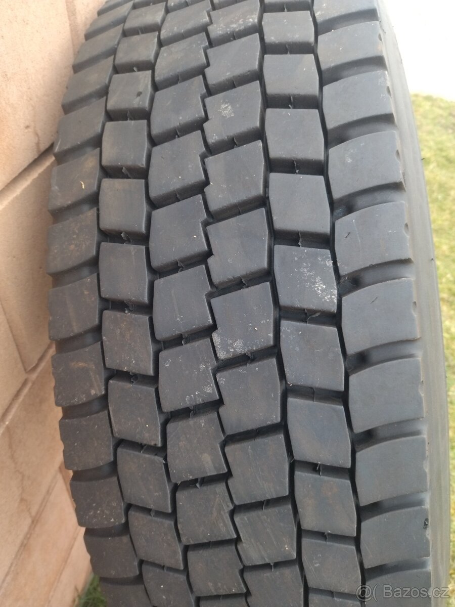 Pneu na kamion - 2