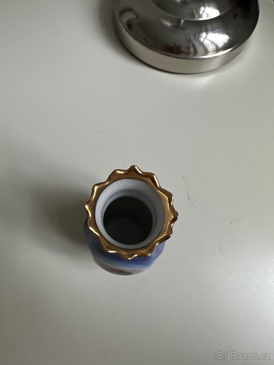 Malá porcelánová váza - 2