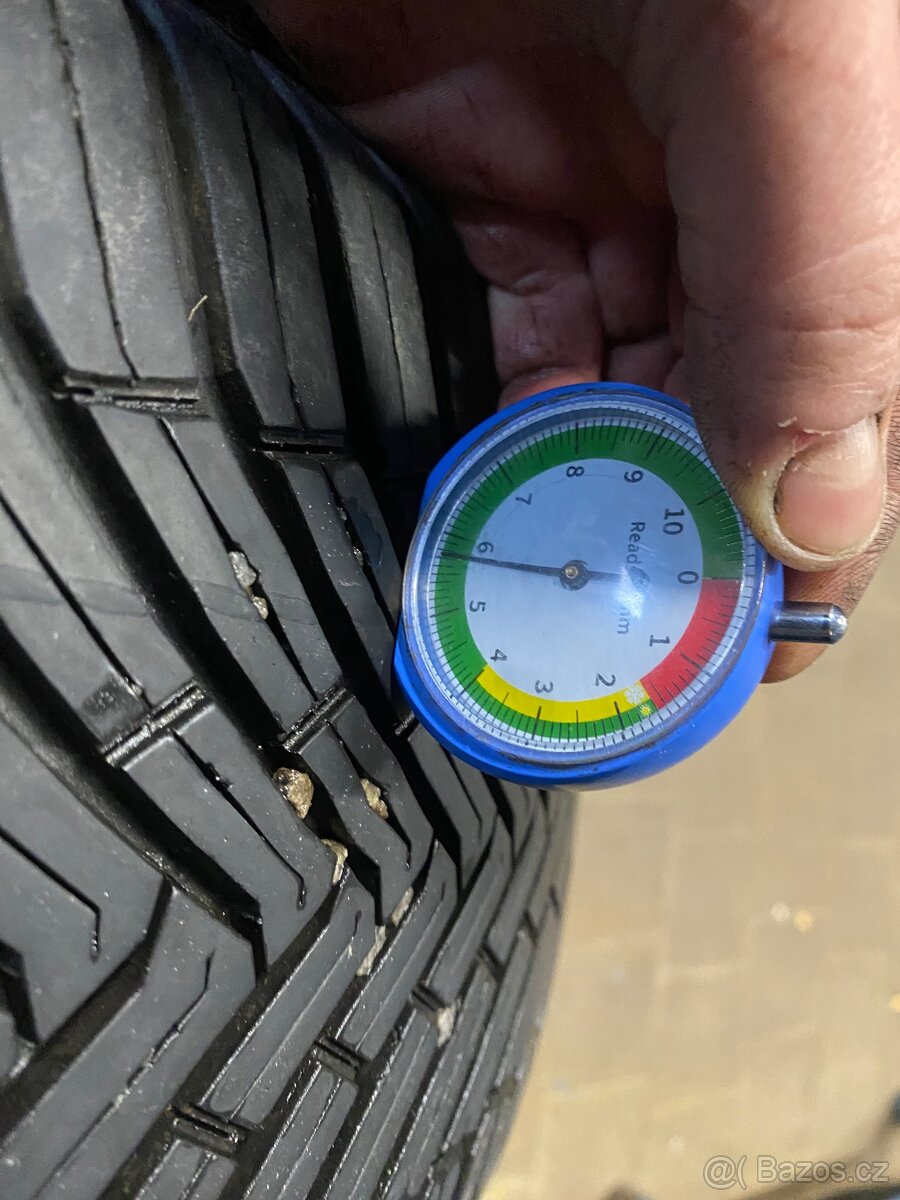 Pneu 235/50/19 - 2