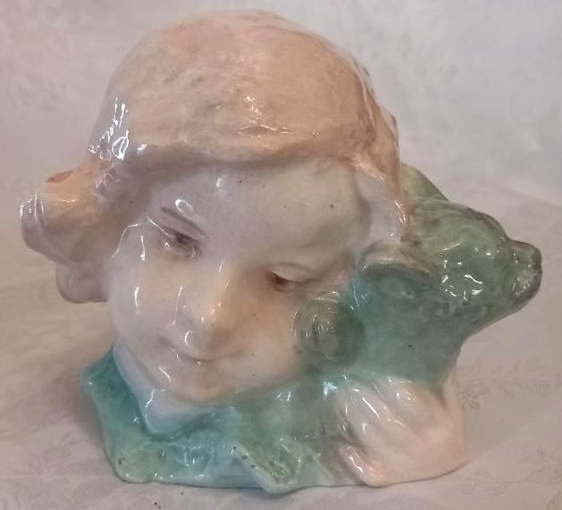 Dívka s kočkou, jemná keramika - 2