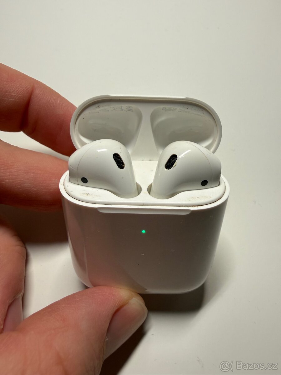 Apple AirPods 2.generace - 2
