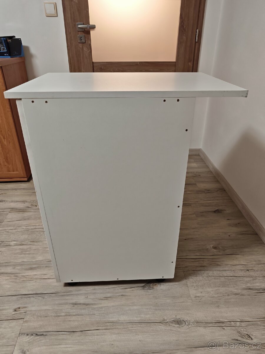 Koupelnová skříňka - 2