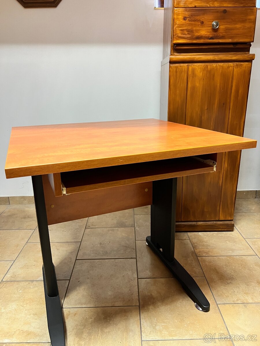 Kancelářský stůl - 2