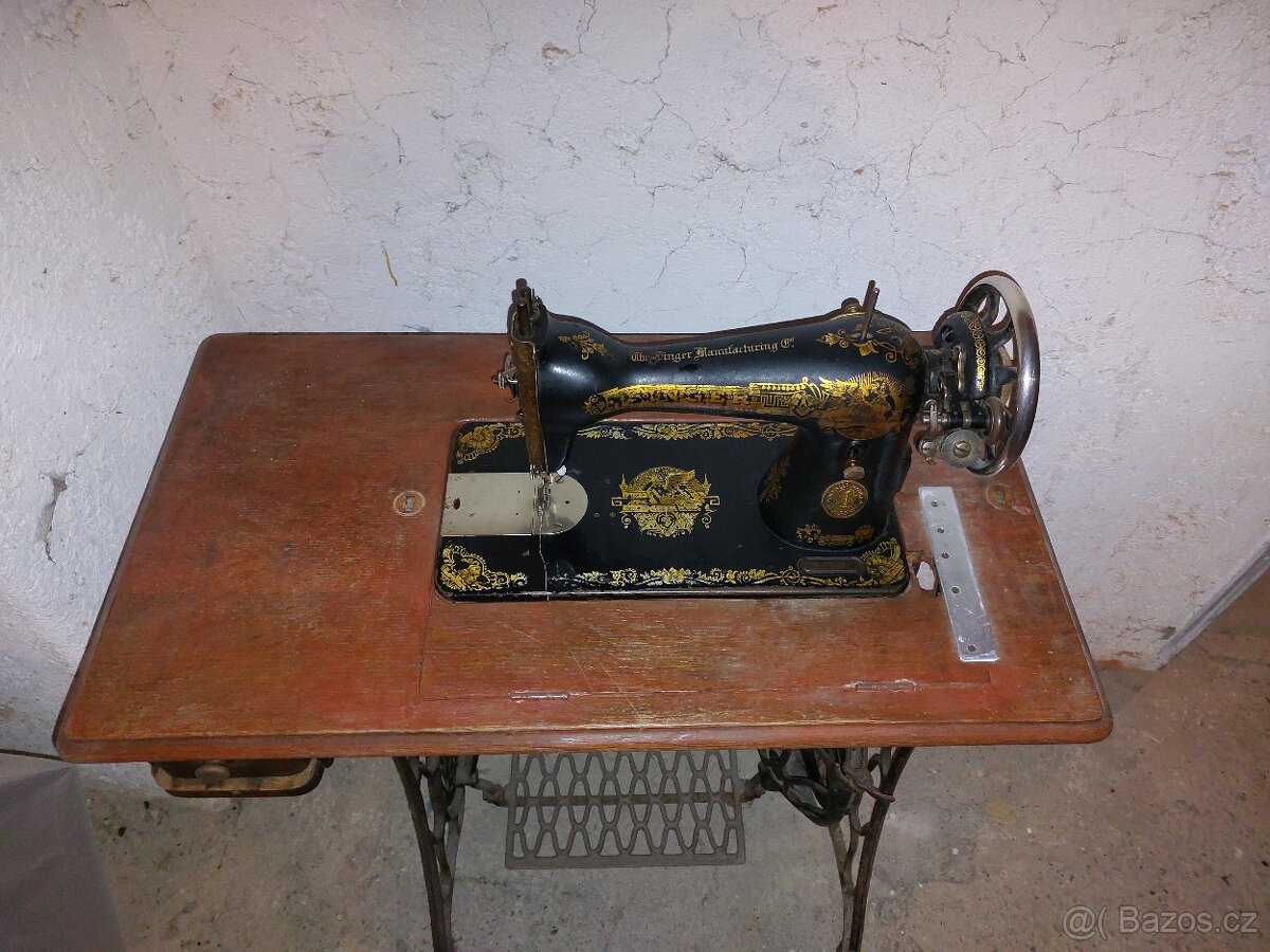 Zachovalý šičí stroj Singer - 2