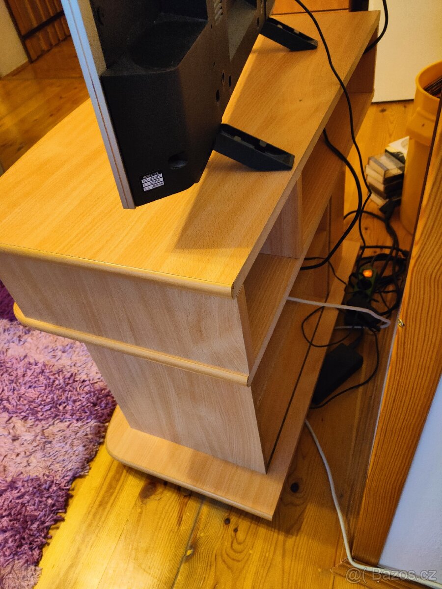 Krásný televizní stolek - 2