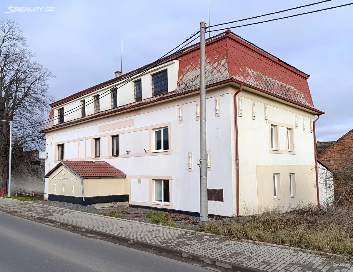 Prodej velkého domů podlažice. - 2
