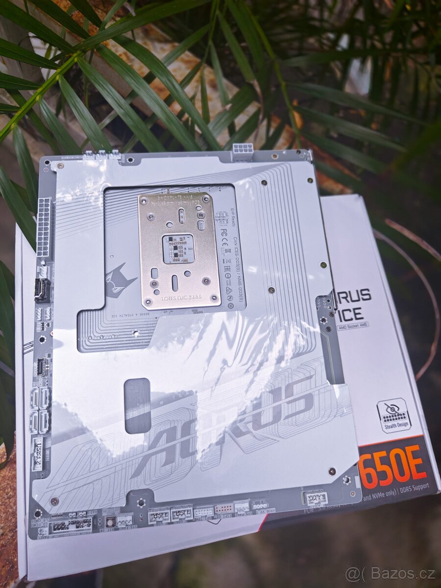 GIGABYTE B650E AORUS STEALTH ICE - 2