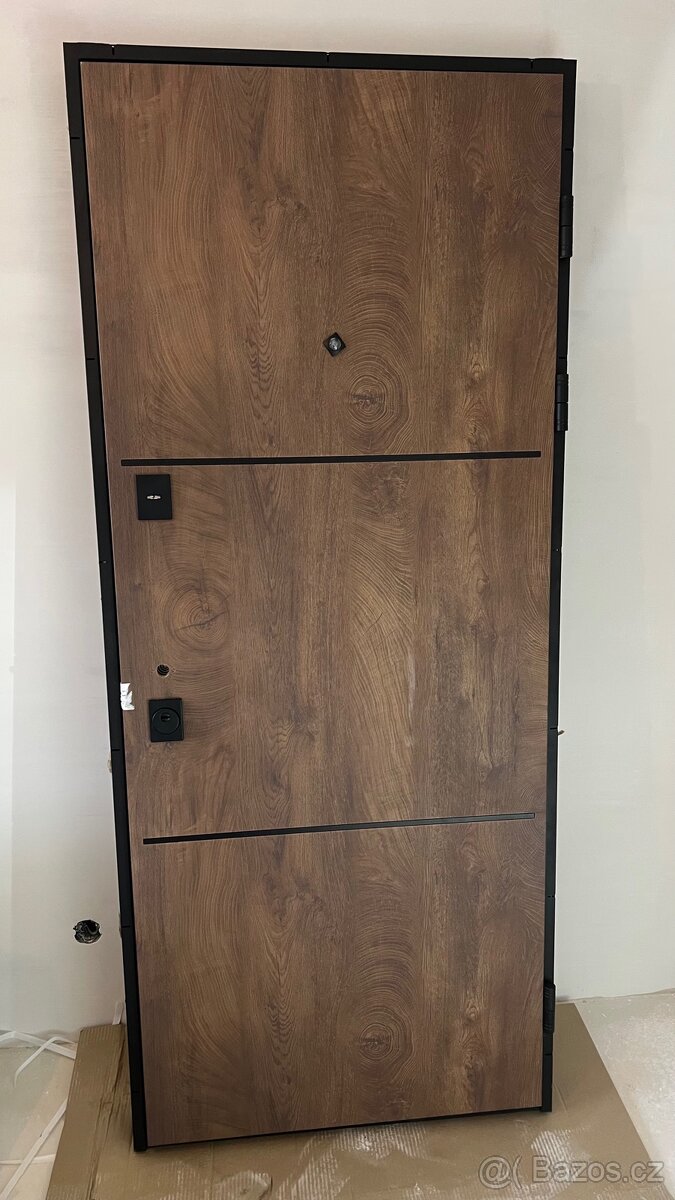 Bytové vstupní dveře 80 P - 2