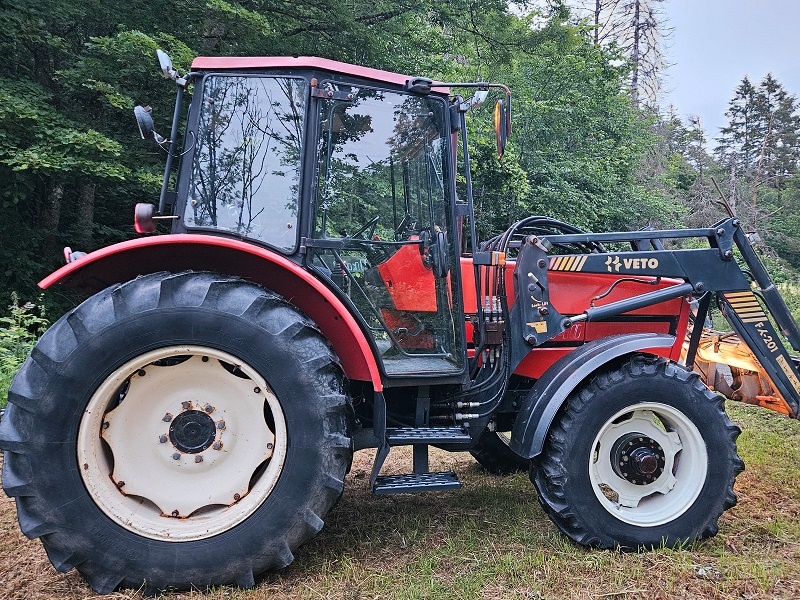 Výkonný traktor pro efektivní zemědělství - 2