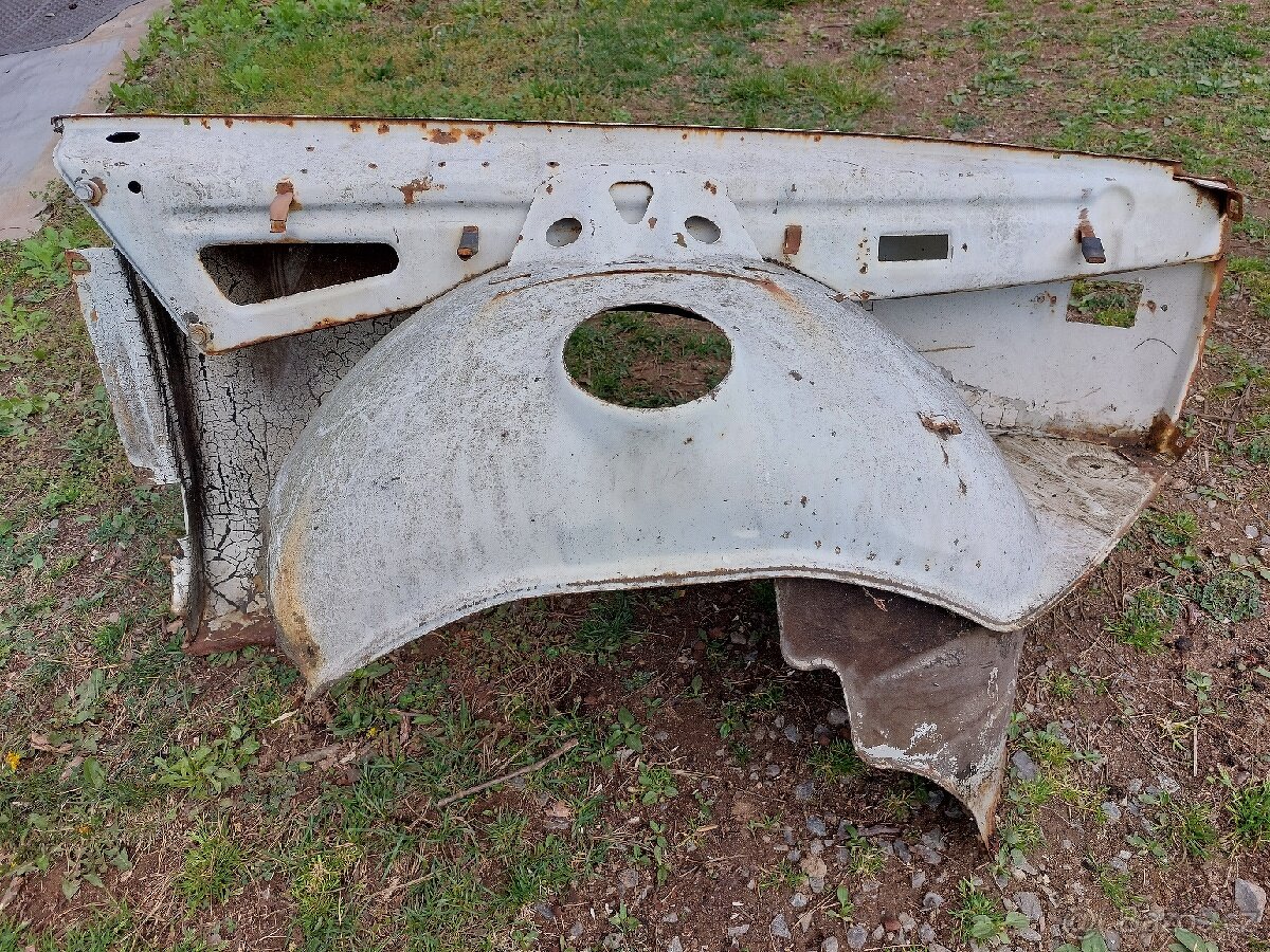 Levý a pravý blatník s podběhem Wartburg 353 - 2