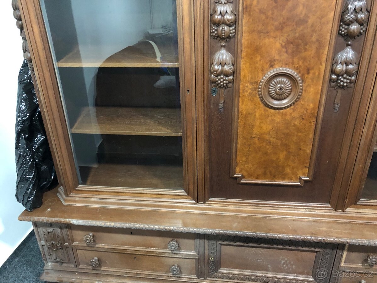 Prodáme vitrínu - 2