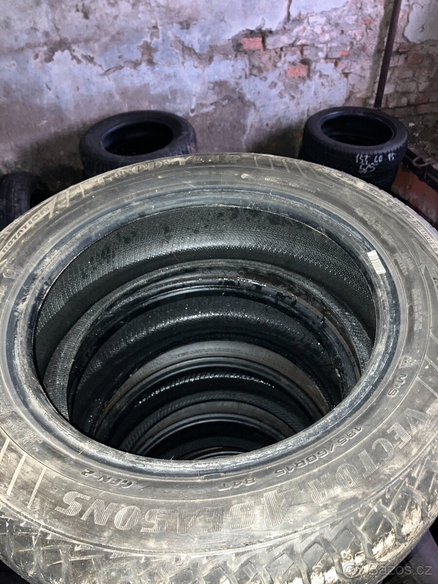 2ks celoroční GOODYEAR VECTOR 4SEASONS 185/60R15 - 2