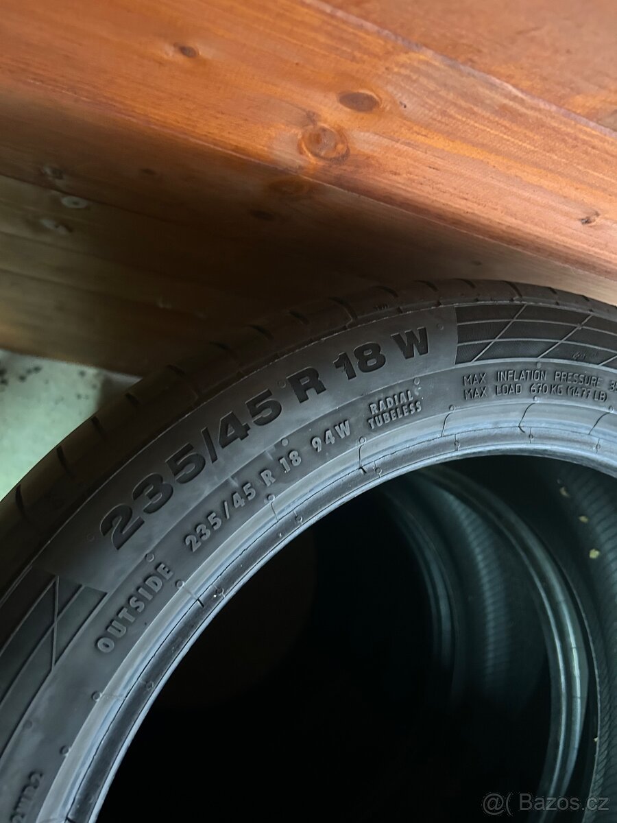 Pneu 235/45R18 94w - 2