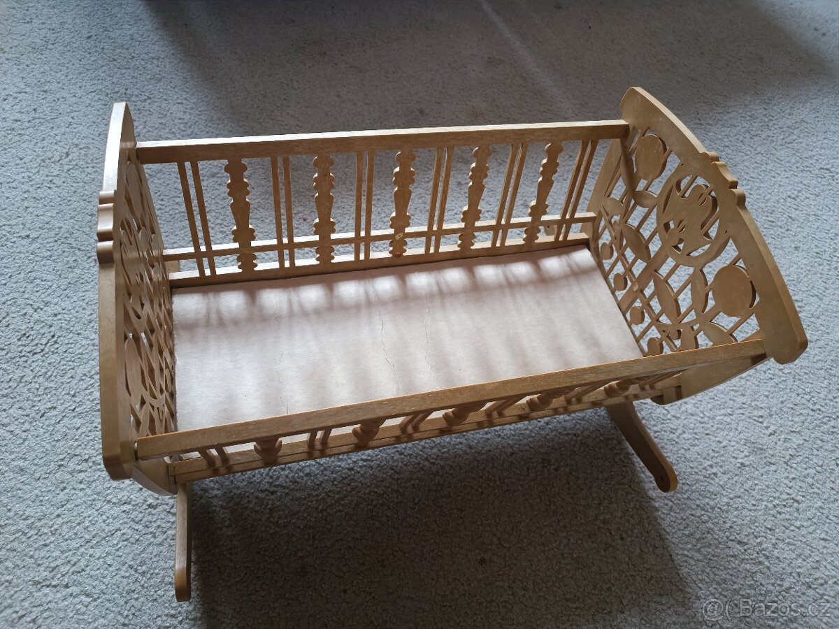 Dřevěná kolébka pro panenky - 2