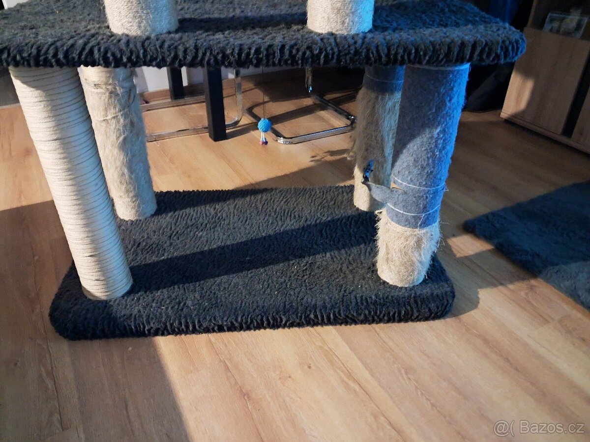 Velké škrabadlo pro kočky - 2