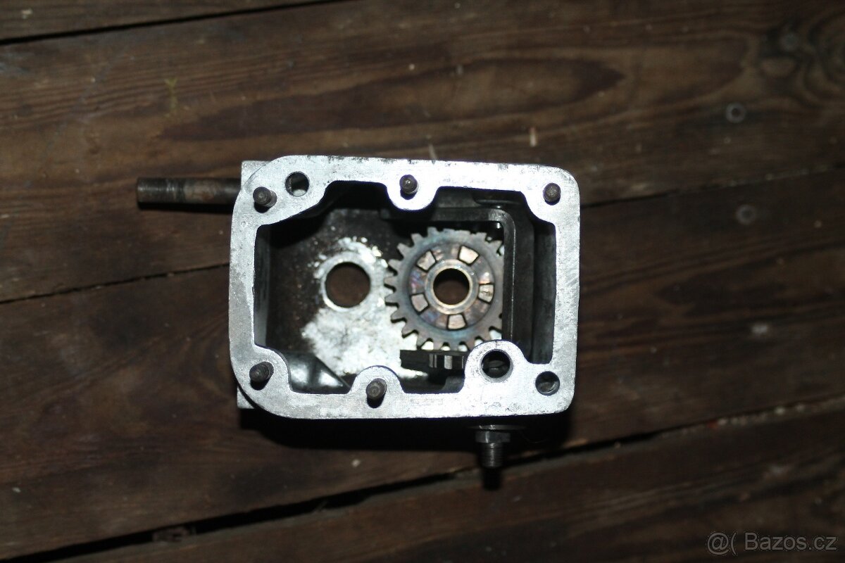 Jawa Special 250 přírubová obal převodovky - 2