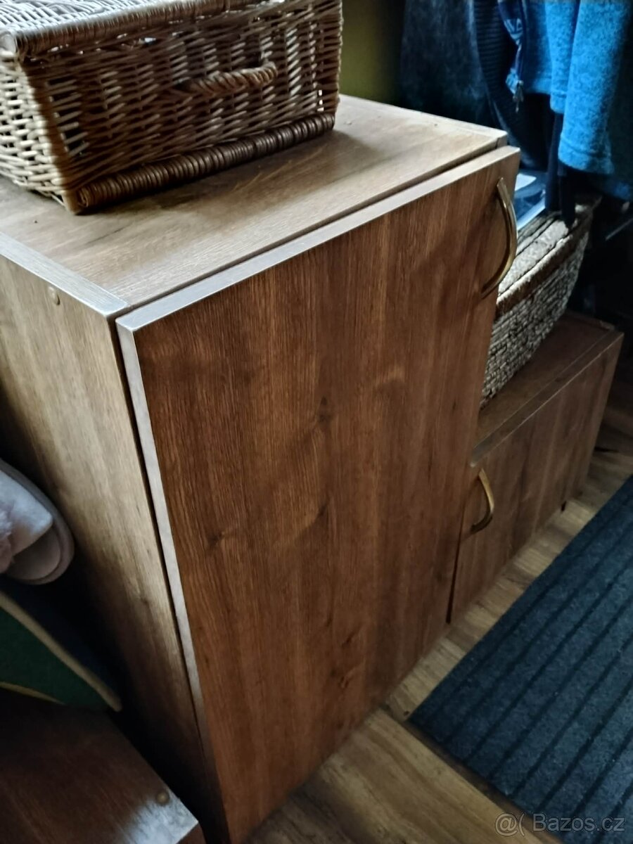 nábytek z předsíně - 2