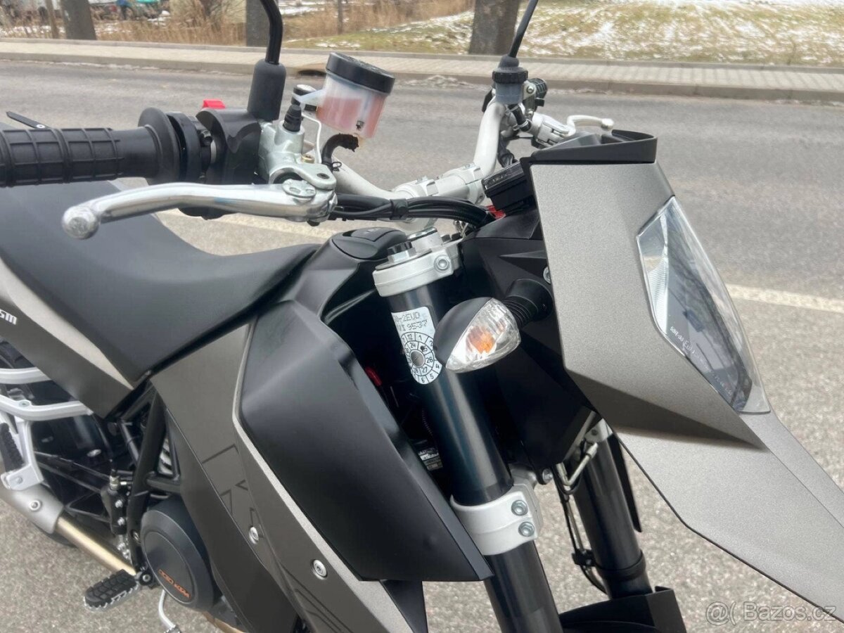 Prodám KTM 690 SUPERMOTO - 2