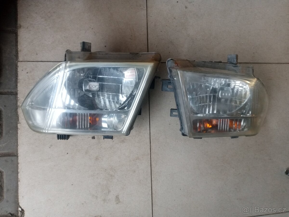 Přední světla Nissan Navara d40 - 2