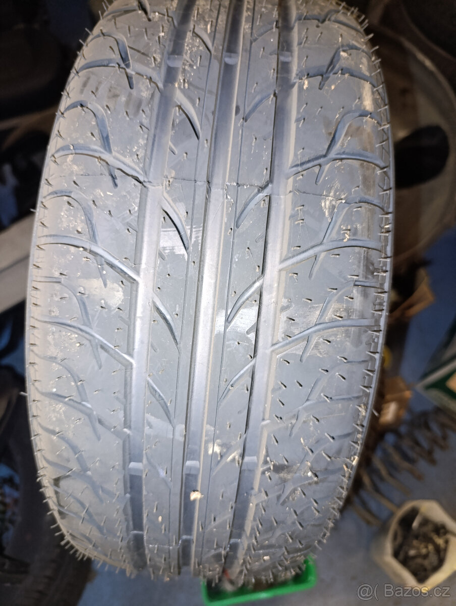 Nové pneu 195/50R15 - 2