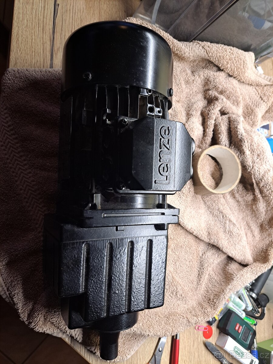 Elektromotor LENZE s převodovkou - 2