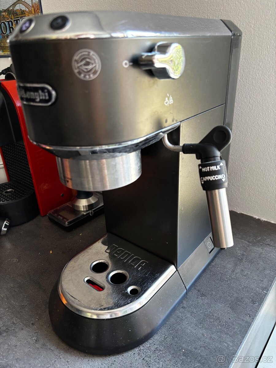 De'Longhi Dedica EC 685.BK - 2