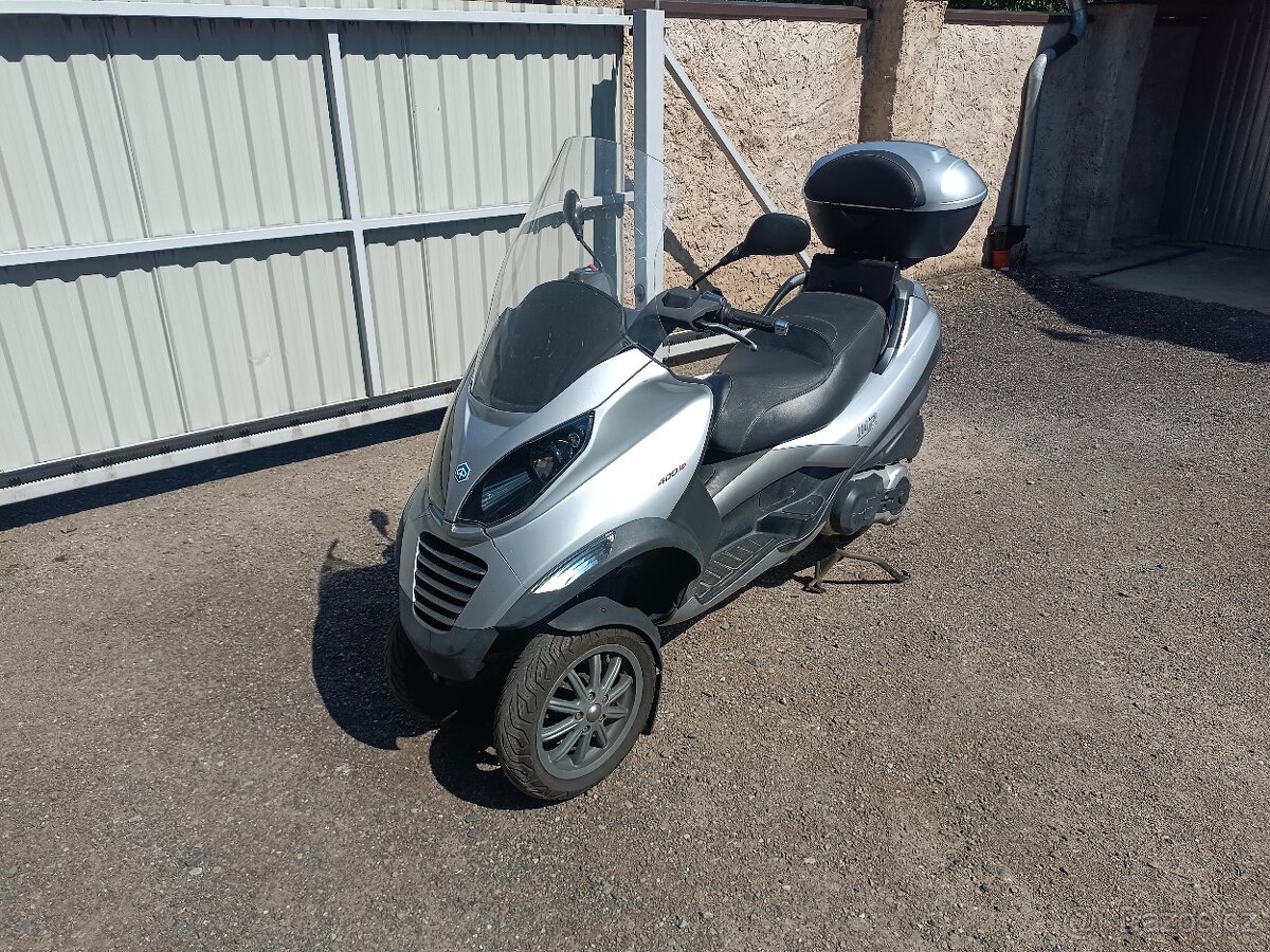 Piaggio MP3 400 stříbrná - 2