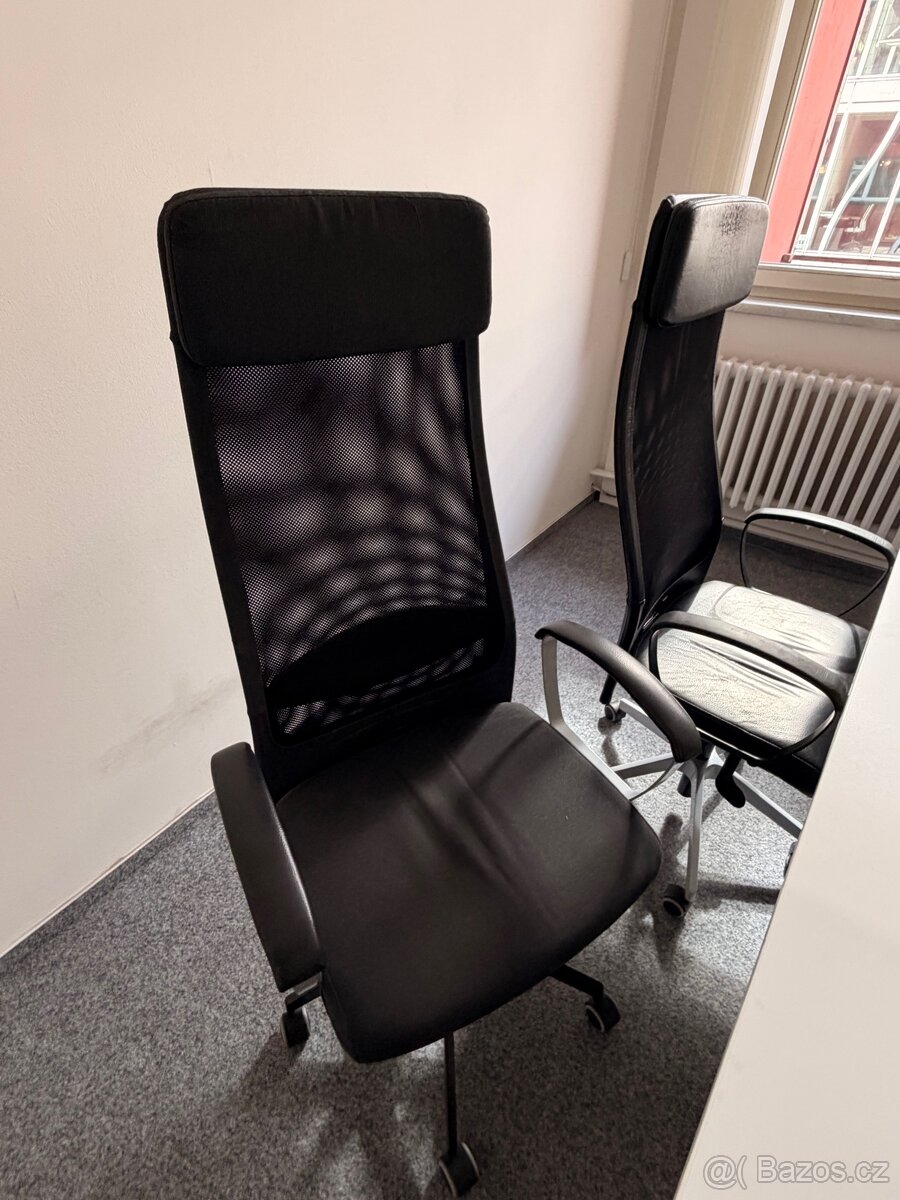 Kancelářské židle a stůl - 2