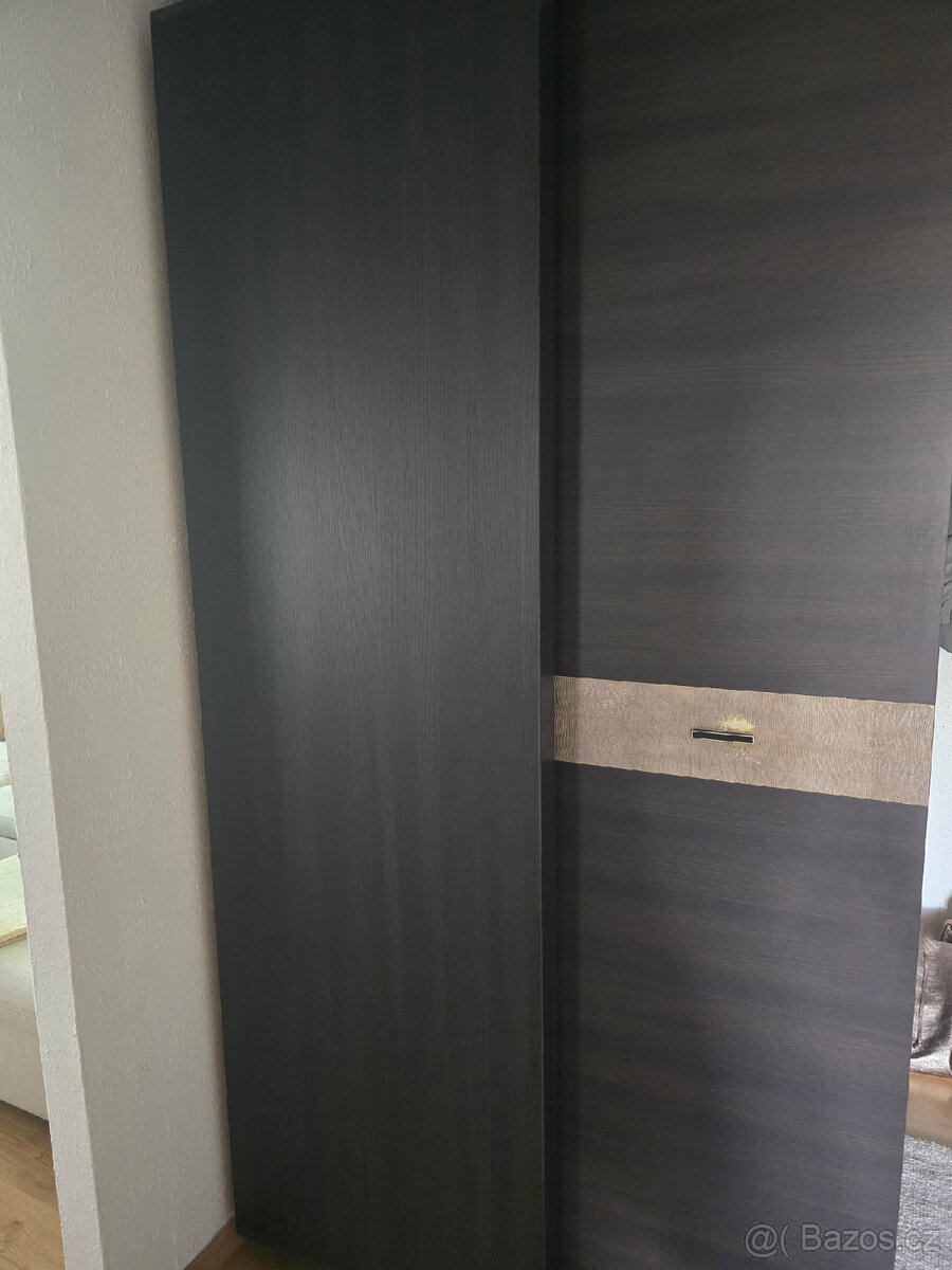 Prodám šatní skříň - 2