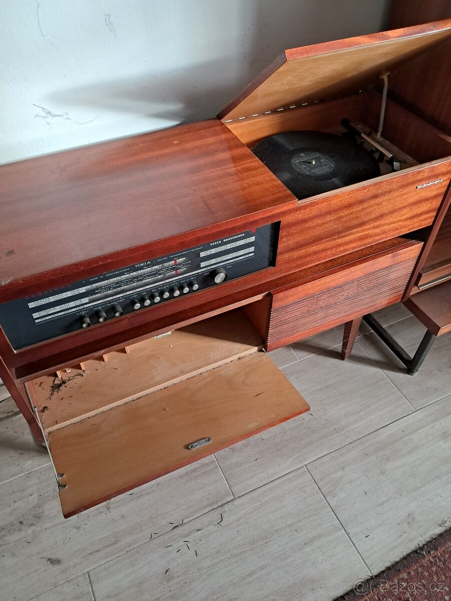 Rádio a gramofon Tesla 1130A - 2