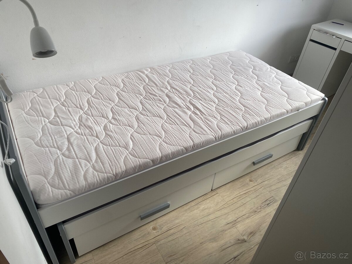 Rozkládací postel pro dva s úložným prostorem.Poř cen12000 - 2