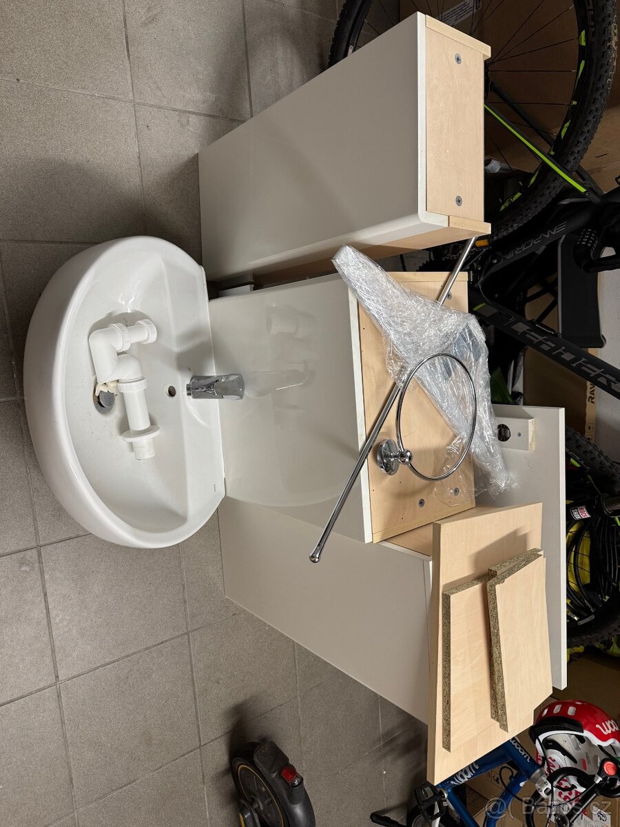 Koupelnový nábytek – komplet včetně umyvadla, baterie a LED - 2